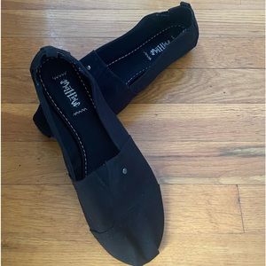 Ladies MadLove brand black canvas slide on shoes in excellent condition! Size 9